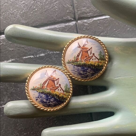 Artistic Vintage Delft-style Hand Painted Windmill design Cufflinks, in Gold, UM - Picture 1 of 3